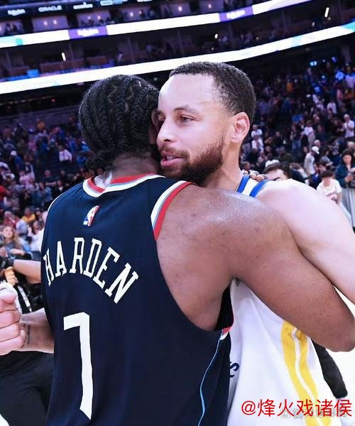 BWIN游戏 哈登12分6板16助 库里26分 快船险胜勇士终结其3连胜